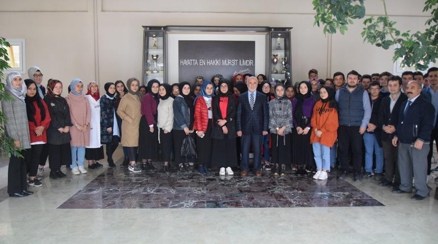 Lise öğrencileri, üniversitesi ortamını gördüler