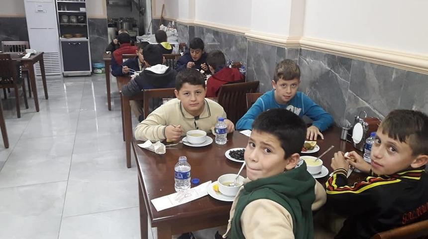 TÜGVA’dan sabah namazında çorba ikramı