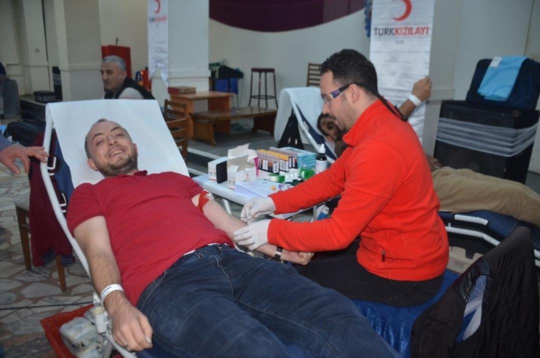 AK Parti teşkilatından kan bağışı kampanyası