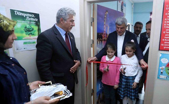 Başkan Karaosmanoğlu fen laboratuvarını açtı