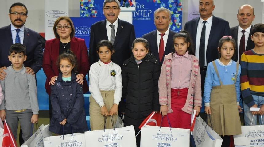Gaziantep’te 6 bin 300 öğrenciye okul kıyafeti yardımı