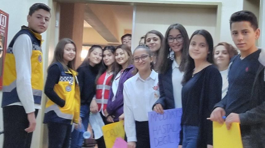 Kızılay’ın genç gönüllüleri öğrencilere Kızılay’ı anlattı