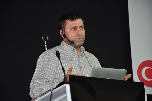 Sezer; “Akıllı telefonlar, birer susturucu olarak görülüyor”