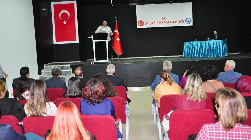 Sezer; &ldquo;Akıllı telefonlar, birer susturucu olarak g&ouml;r&uuml;l&uuml;yor&rdquo;