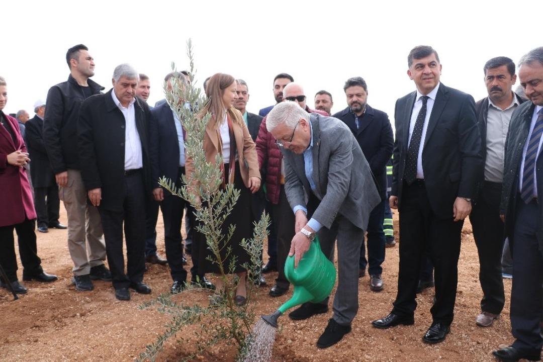 Şehitkamil&rsquo;de 13 bin fidan toprakla buluştu