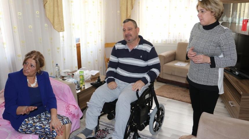 Akülü tekerlekli sandalye ile hayata bağlandılar