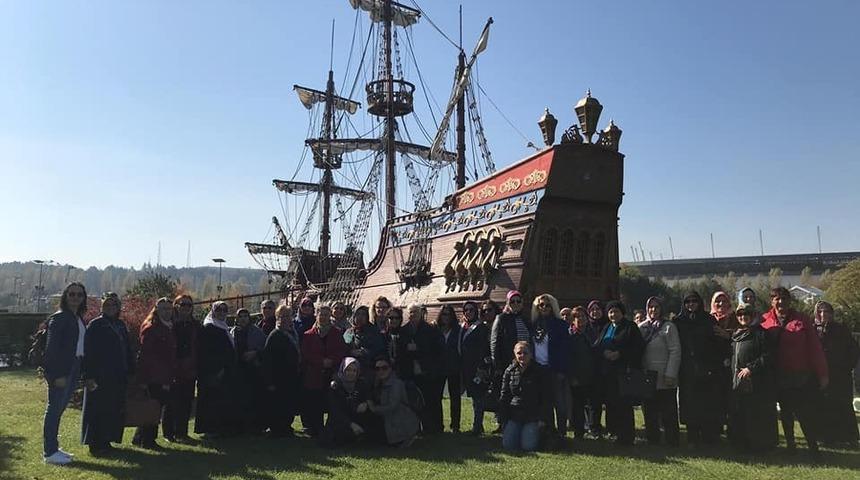 G&uuml;l&uuml;&ccedil;l&uuml; bayanlar Eskişehir gezisine &ccedil;ıktı