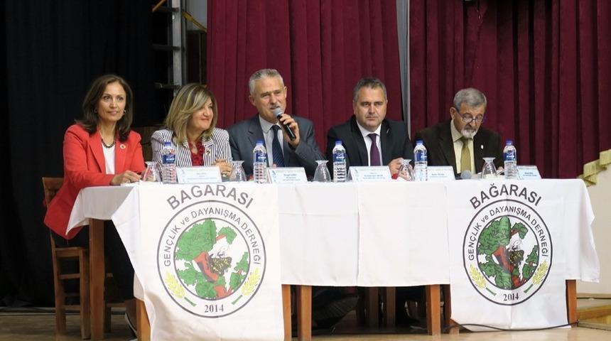 Fo&ccedil;a&rsquo;da Cumhuriyet kadını konulu panel