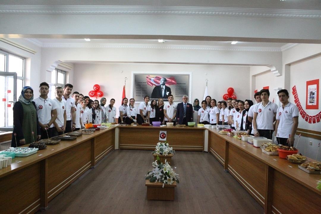 Afrin&rsquo;deki &ouml;ğrenciler i&ccedil;in kermes d&uuml;zenlediler