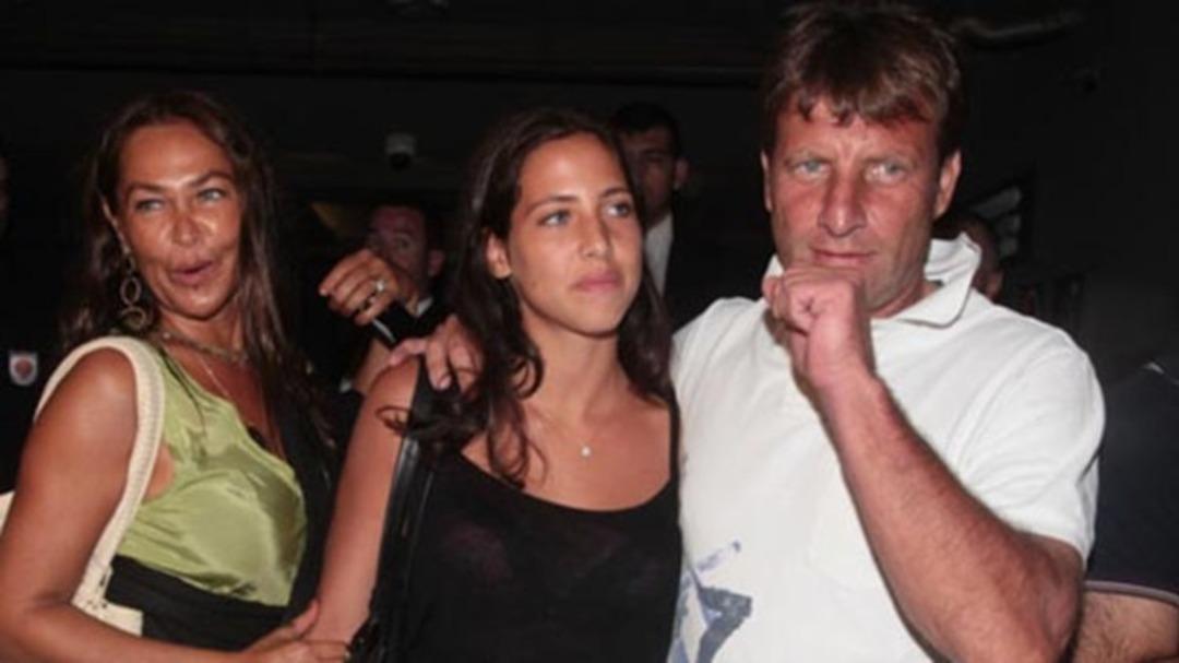 Zehra iyi ki erkek olmamış, yanmıştık biz!