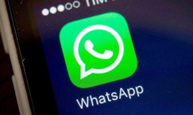 Mesajlarınızı kalın, üstü çizili veya italik yapmak isterseniz tek yapmanız gerek yazdığınız metni seçip, araç çubuğundaki üç nokta simgesine dokunarak istediğiniz formatlamayı seçmek. KALIN, ÜSTÜ ÇİZİLİ VE İTALİK