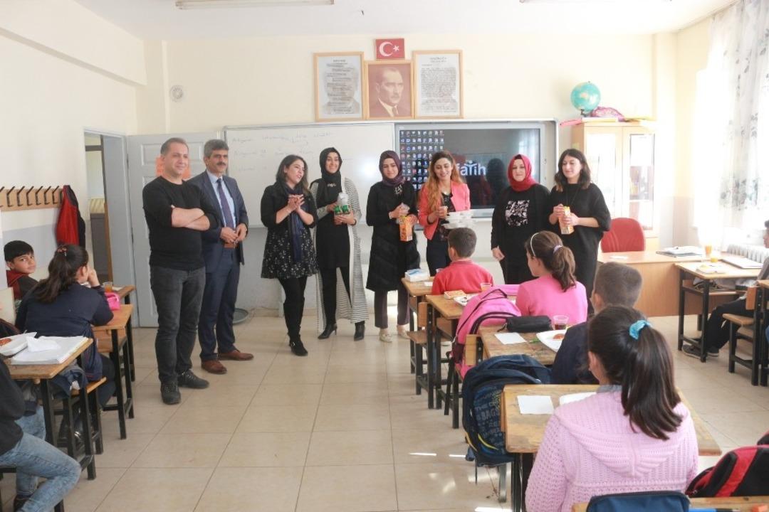 Ev hanımlarından alkışlanacak davranış