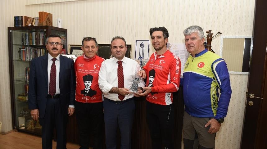 Samsun&rsquo;dan yola &ccedil;ıkan bisiklet&ccedil;ilerin ilk durağı &Ccedil;orum oldu