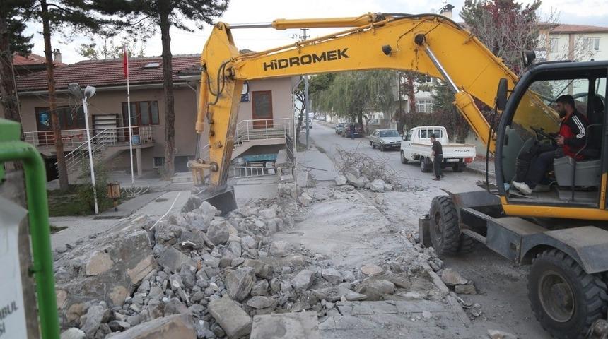 Kızılay Cami&rsquo;nde &Ccedil;evre D&uuml;zenlemesi Başladı
