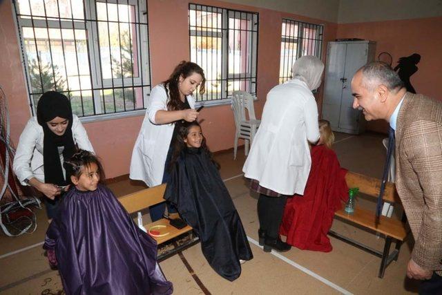 &Ouml;ğrencilerin y&uuml;z&uuml;n&uuml; g&uuml;ld&uuml;rd&uuml;ler 1