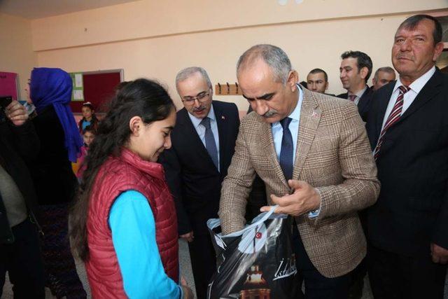 &Ouml;ğrencilerin y&uuml;z&uuml;n&uuml; g&uuml;ld&uuml;rd&uuml;ler 2