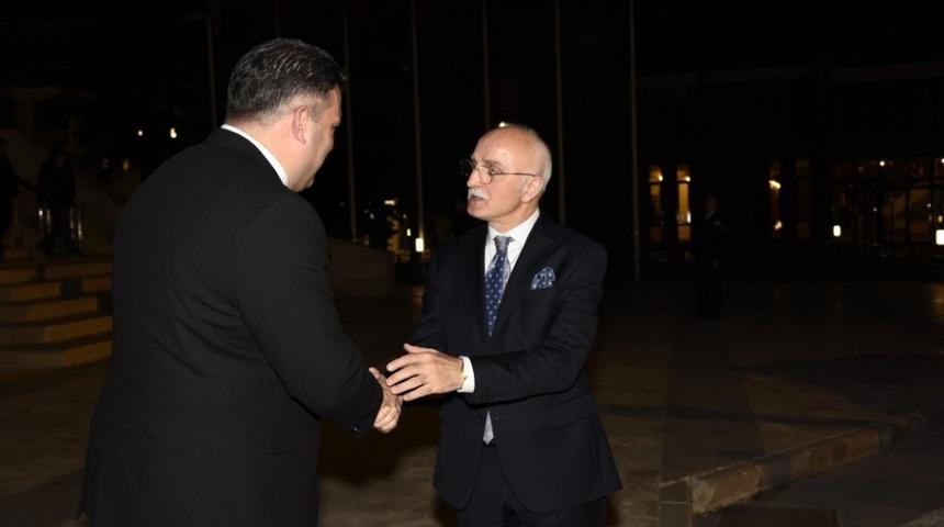 İ&ccedil;işleri Bakan Yardımcısı Erdil&rsquo;den Rekt&ouml;r &Ccedil;omaklı&rsquo;ya ziyaret