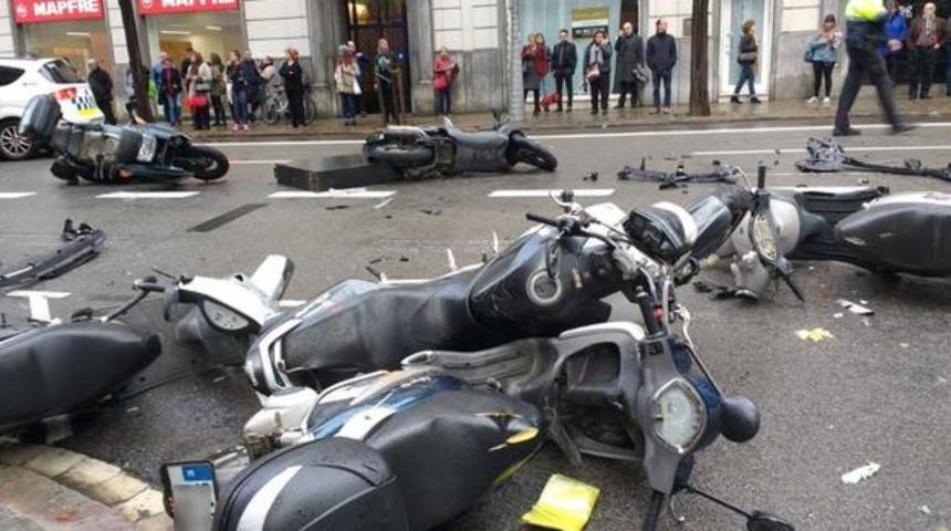 İspanya'da araç yayaların arasına daldı: 4 yaralı