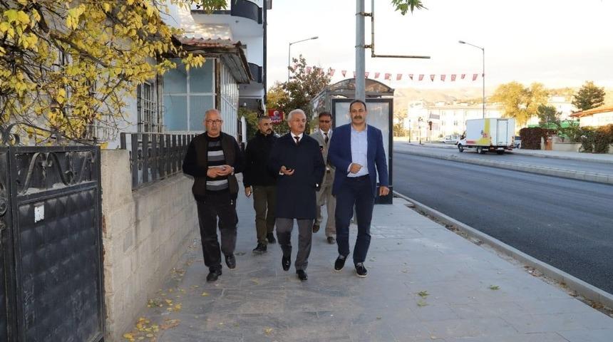 Başkan Başsoy Ordu Caddesinde yapılan asfalt &ccedil;alışmalarını inceledi