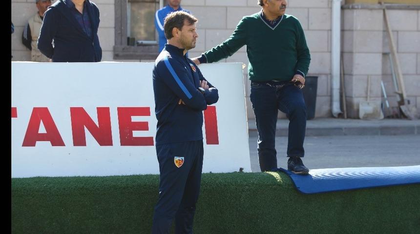 Kayserispor Kul&uuml;b&uuml; Başkanı Erol Bedir, "Aday Değiliz"