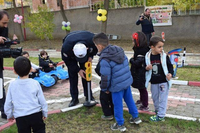 Sungurlu’da anaokullarına trafik eğitim pisti