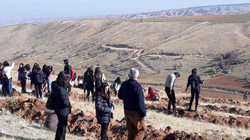 Kırıkkale&rsquo;de 500 &ouml;ğrenci, 500 fidan dikti