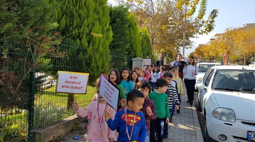 Denizli&rsquo;de miniklerden Kızılay&rsquo;a b&uuml;y&uuml;k destek