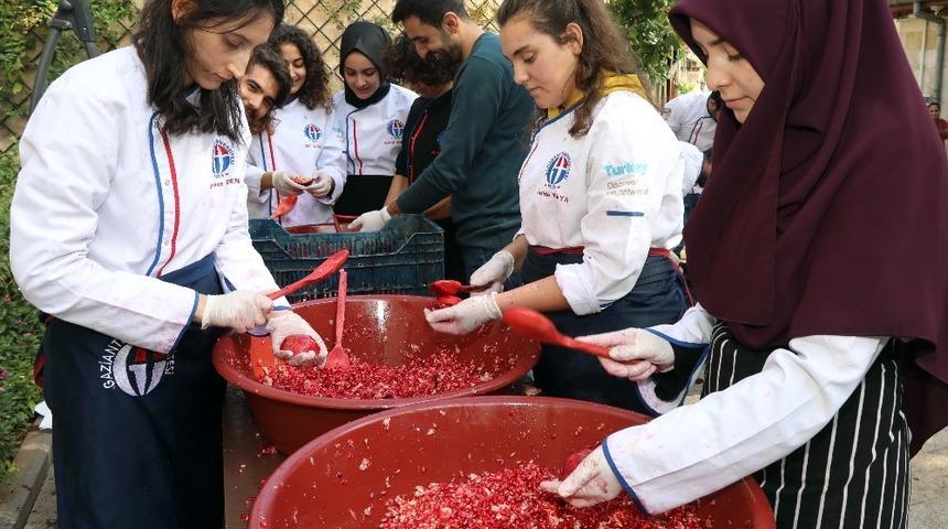 2. Geleneksel nar festivali renkli g&ouml;r&uuml;nt&uuml;lere sahne oldu