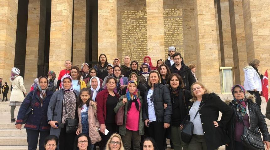 &Uuml;retici kadınlardan Ata&rsquo;ya ziyaret