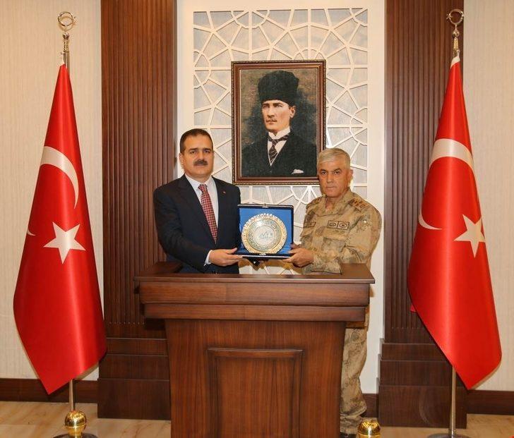Orgeneral Çetin ve Temel’den Vali Akbıyık’a ziyaret G3