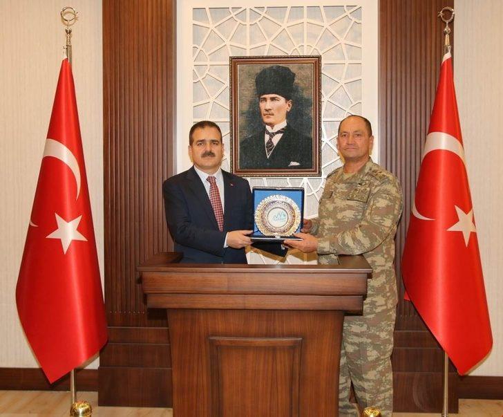 Orgeneral Çetin ve Temel’den Vali Akbıyık’a ziyaret G4