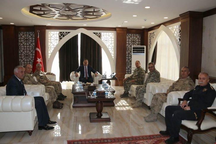 Orgeneral Çetin ve Temel’den Vali Akbıyık’a ziyaret G5