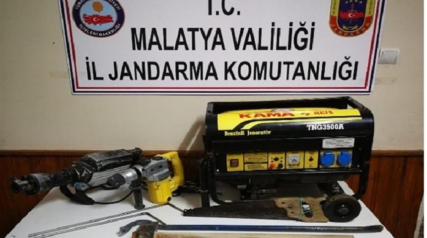 Malatya&rsquo;da ka&ccedil;ak kazı yapanlara su&ccedil;&uuml;st&uuml;