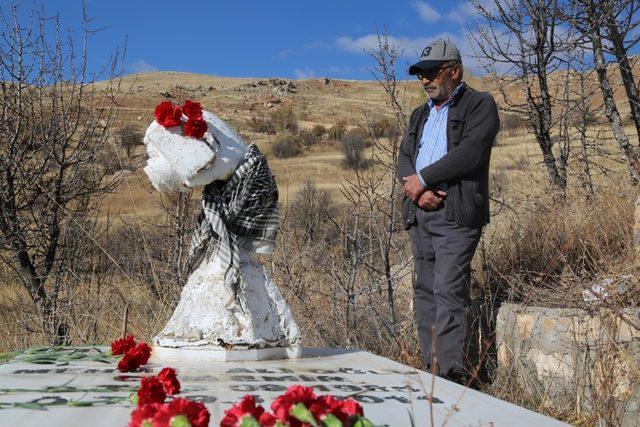 Depremde hayatını kaybeden gazeteci Cem Emir anıldı