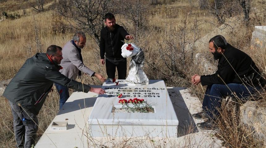 Depremde hayatını kaybeden gazeteci Cem Emir anıldı