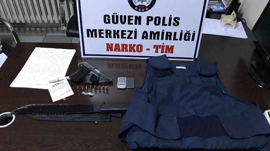 Uyuşturucu operasyonunda &ccedil;elik yelek ele ge&ccedil;irildi