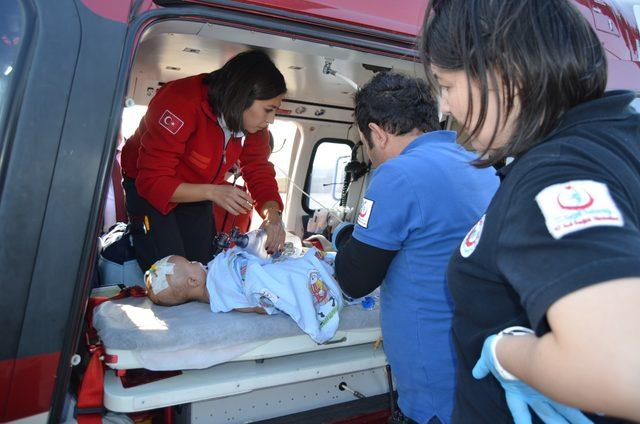 Rüzgar bebek ambulans helikopterle İstanbul'a sevk edildi