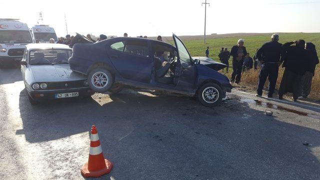 Otomobiller çarpıştı: 1 ölü, 4 yaralı