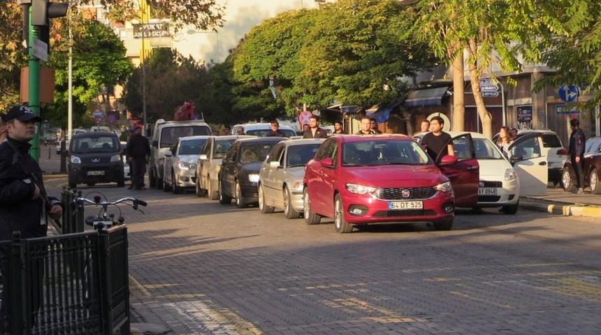 Uşak&rsquo;ta 10 Kasım Atat&uuml;rk&rsquo;&uuml; anma t&ouml;reninde ilgin&ccedil; g&ouml;r&uuml;nt&uuml;