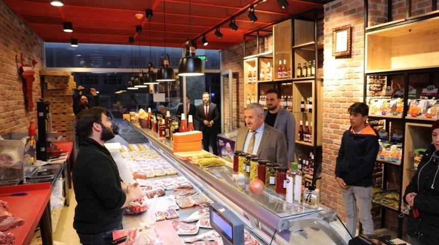 Başkan Baran esnaflara destek oluyor