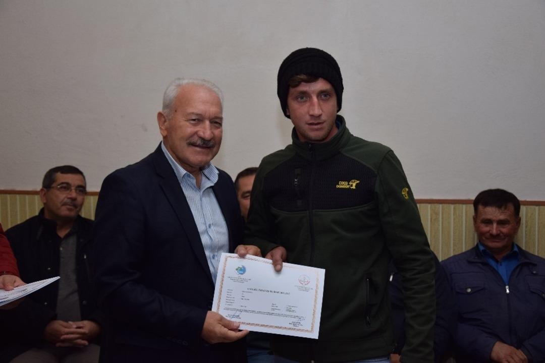 Avcılar kurs bitirme sertifikalarını aldı