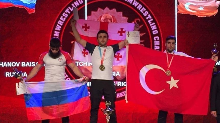 D&uuml;nya 3. oldular