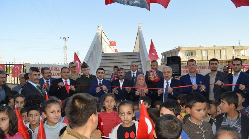 Şehitlerin isminin verildiği &uuml;st ge&ccedil;it t&ouml;renle a&ccedil;ıldı
