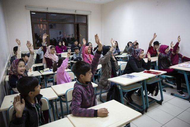 Büyükşehir’den Afganlara Türkçe eğitimi