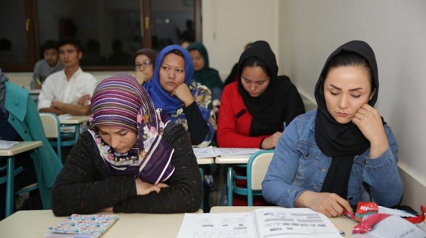 Büyükşehir’den Afganlara Türkçe eğitimi