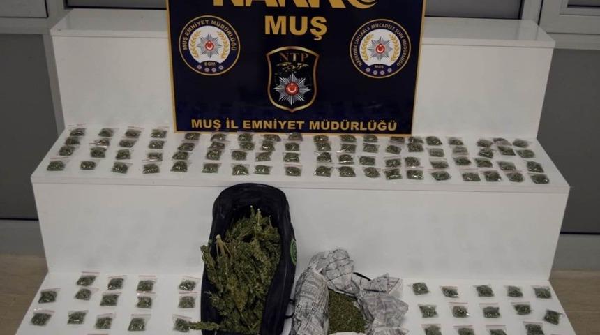 Polisten uyuşturucu tacirlerine darbe