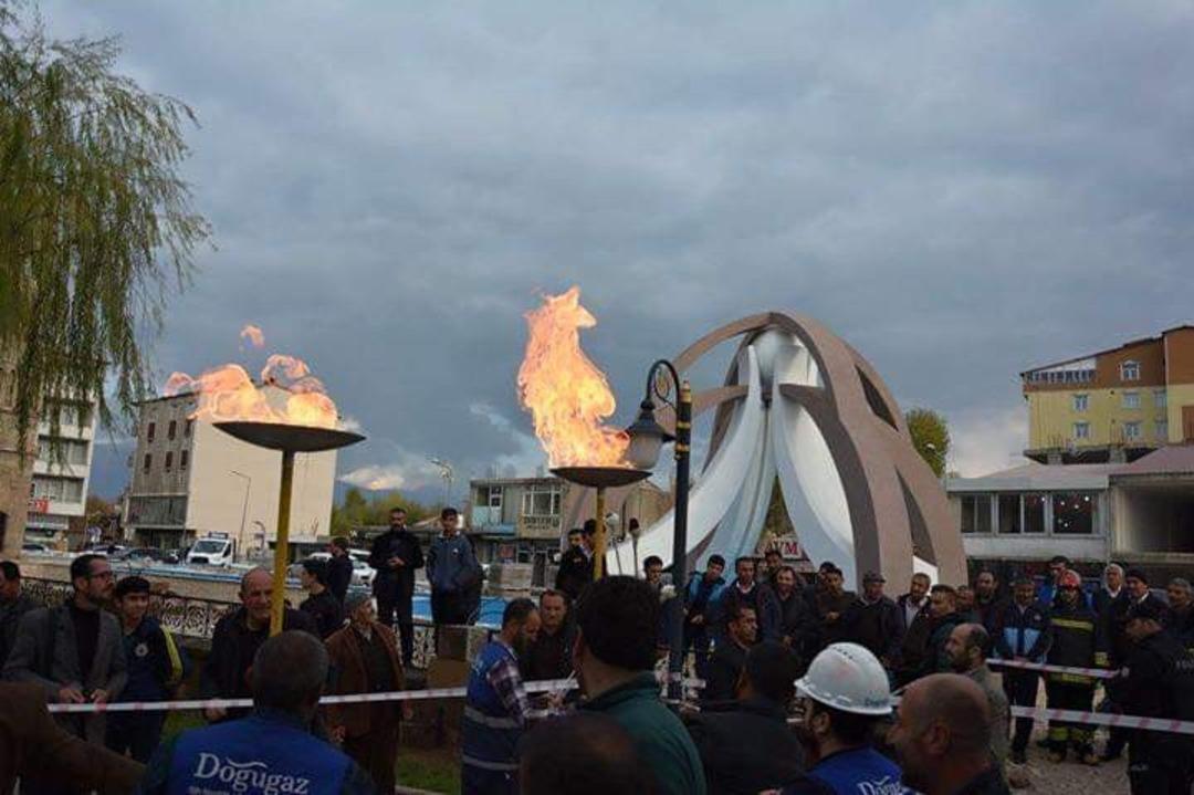 G&uuml;roymak&rsquo;ta doğalgaz meşalesi yakıldı