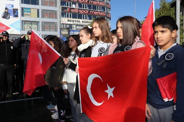 Van’da 10 Kasım Atatürk’ü anma töreni düzenlendi