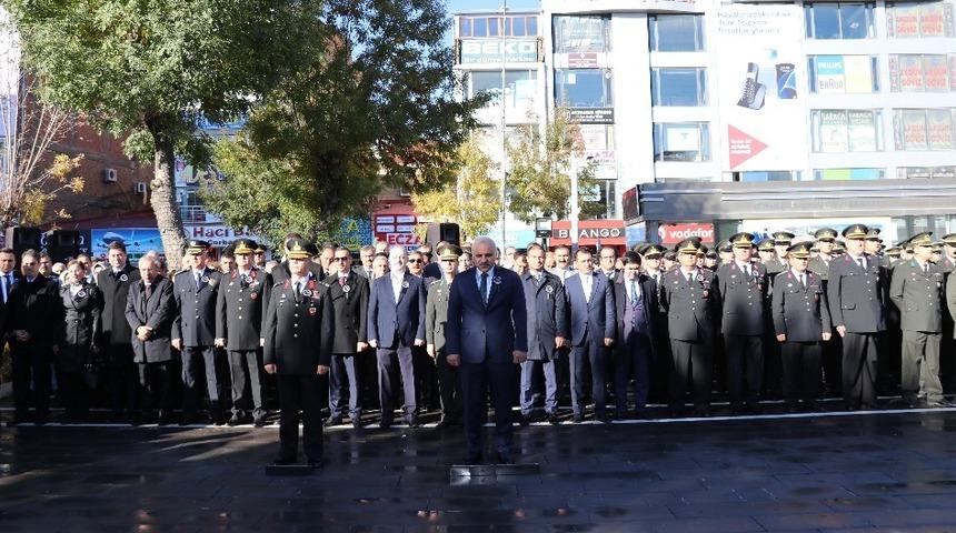 Van&rsquo;da 10 Kasım Atat&uuml;rk&rsquo;&uuml; anma t&ouml;reni d&uuml;zenlendi