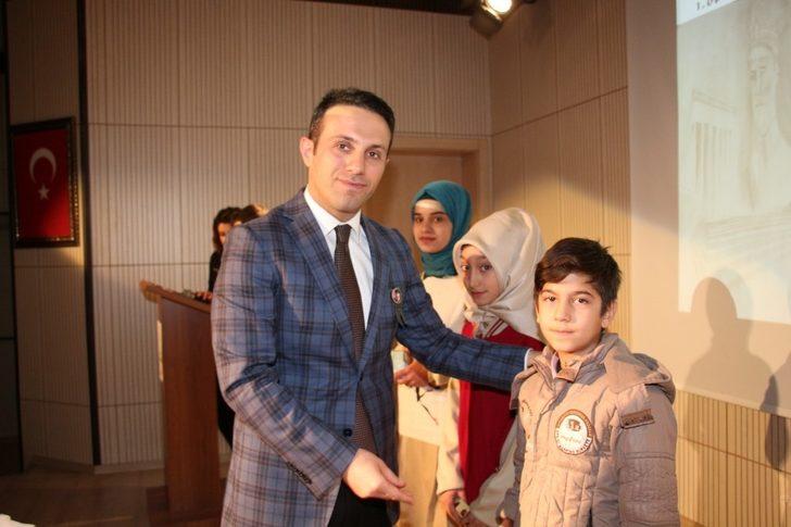 78 Yaşındaki Gazi oğlu okuduğu şiir salondakileri duygulandırdı G3